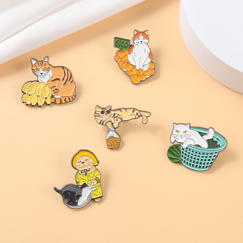 Street Fashion Vendors - ตลก Stall แมว Enamel Pins ที่กำหนดเองปลาผลไม้