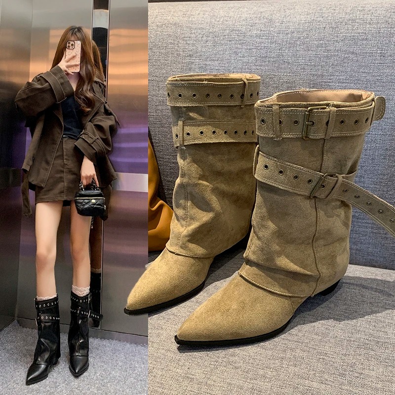 Street Fashion Trends 2025 - รองเท้าบูทผู้หญิงหัวแหลมแบบมีส้นกลาง ดีไซน์หรูหรา แฟชั่นใหม่ ปี 2025 สไตล์โกธิค