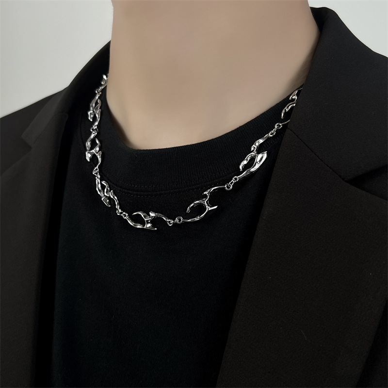ไม่สม่ําเสมอรูปสร้อยคอโลหะStre - Street Fashion Trends 2025 บทวิจารณ์และราคา